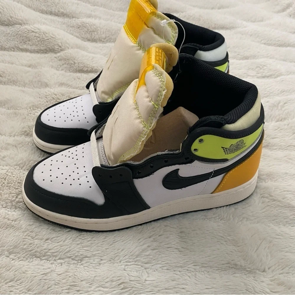 Jordan 1 Retro High Kids Black White Volt University Gold GS Sneakers Size 5Y